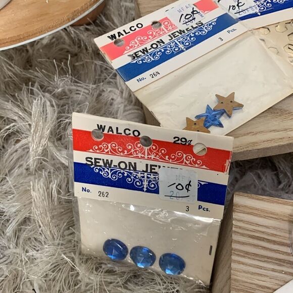 Vintage Bundle Of Sewing Notions Seed Beads, Sequins, Sew-On Jewels And More - Picture 9 of 17